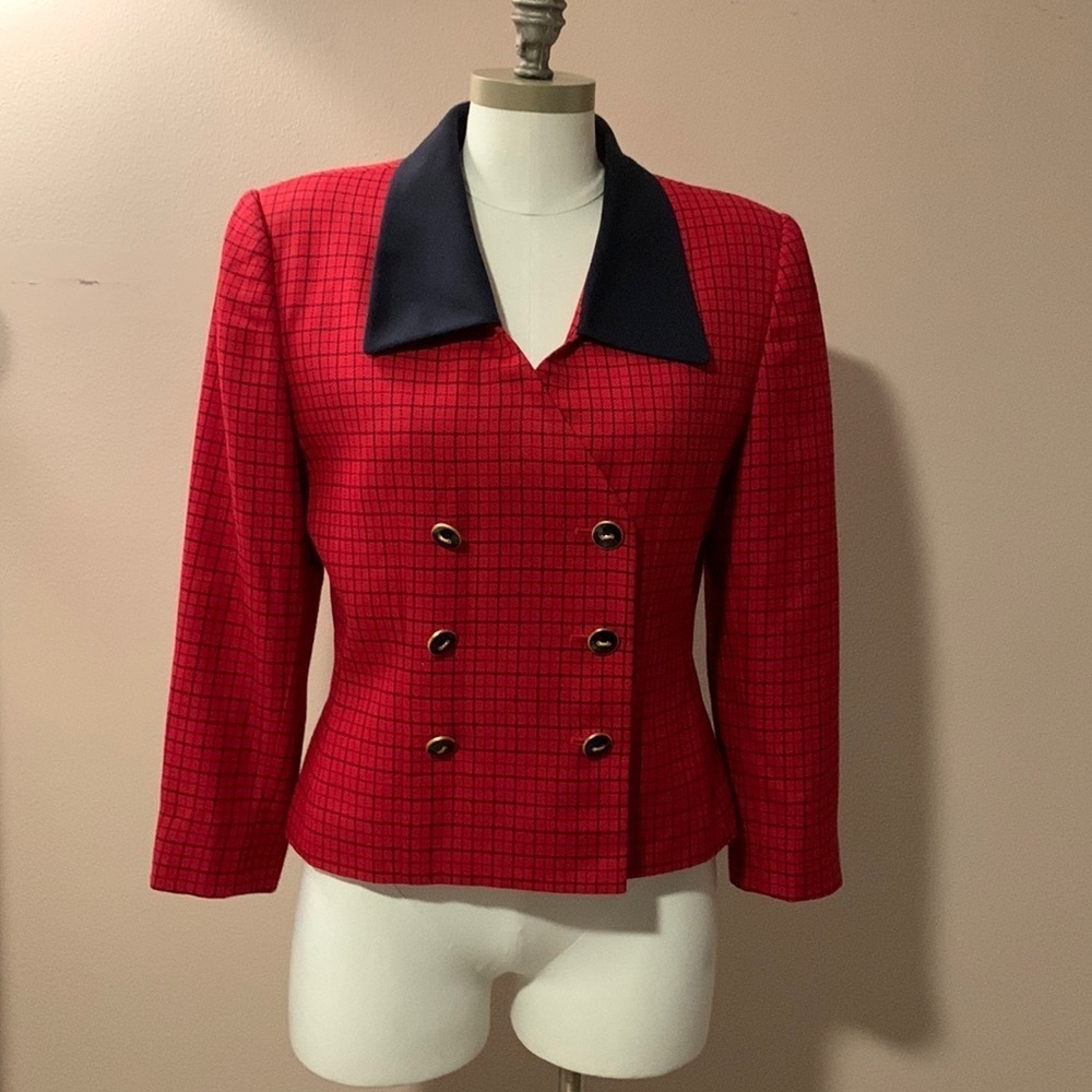 Vintage Le Suit red blazer Petite - good condition- no size label see measureme